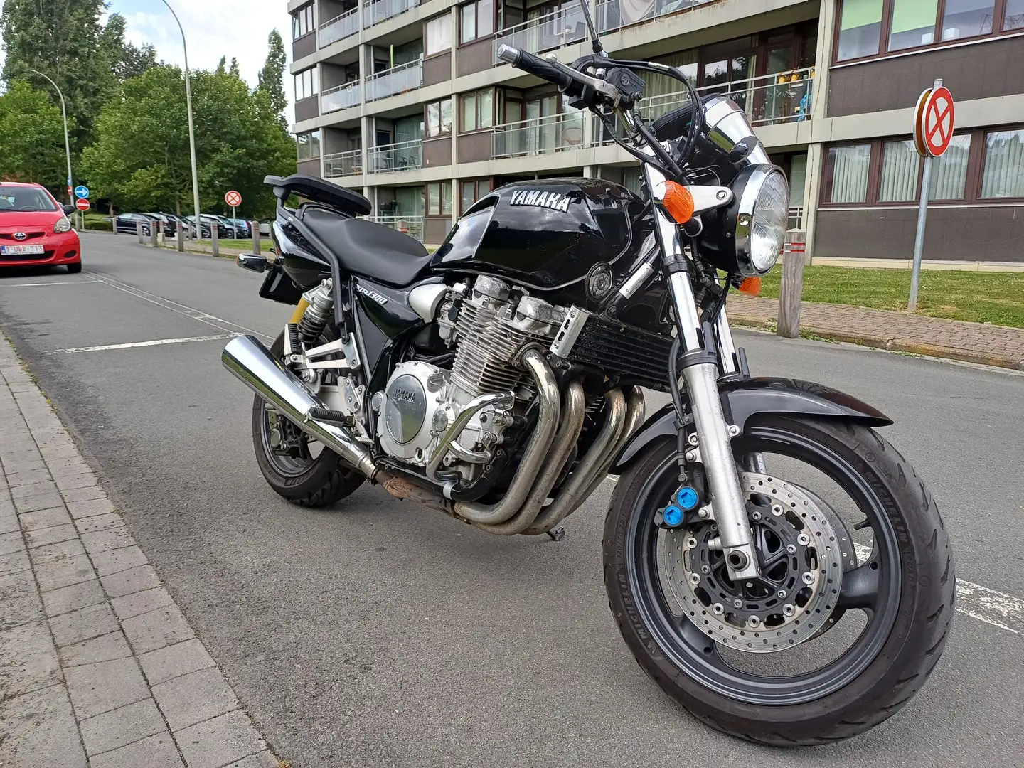 Yamaha XJR 1300 Чорний - 1