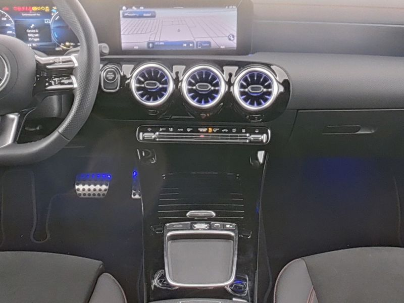 Mercedes-Benz CLA 250 e AMG-Sport/MLB/360/Pano/Night/Distr/18" — photo 8