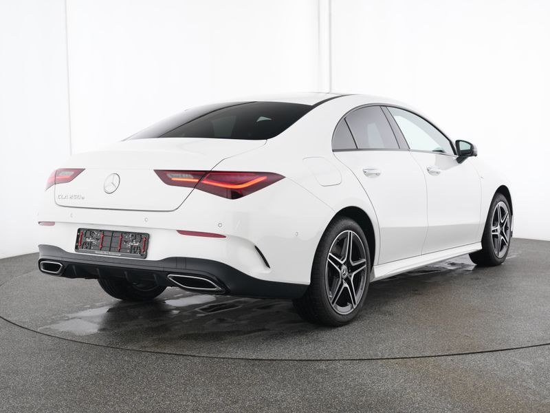 Mercedes-Benz CLA 250 e AMG-Sport/MLB/360/Pano/Night/Distr/18" — photo 3