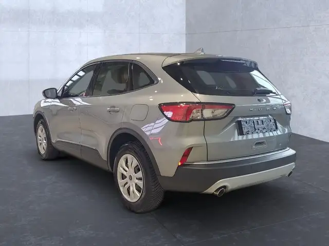 Ford Kuga view 3
