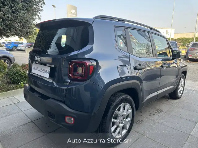 Jeep Renegade view 4