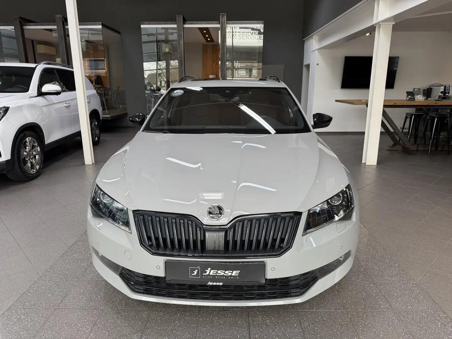 Skoda Superb Combi 2.0 TDI SportLine 4x4 ACC Pano AHK StHz Grey - 2