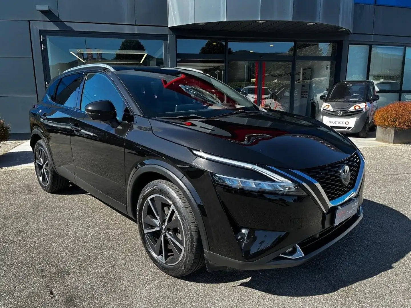 Nissan Qashqai MHEV 140 CV Tekna Schwarz - 2