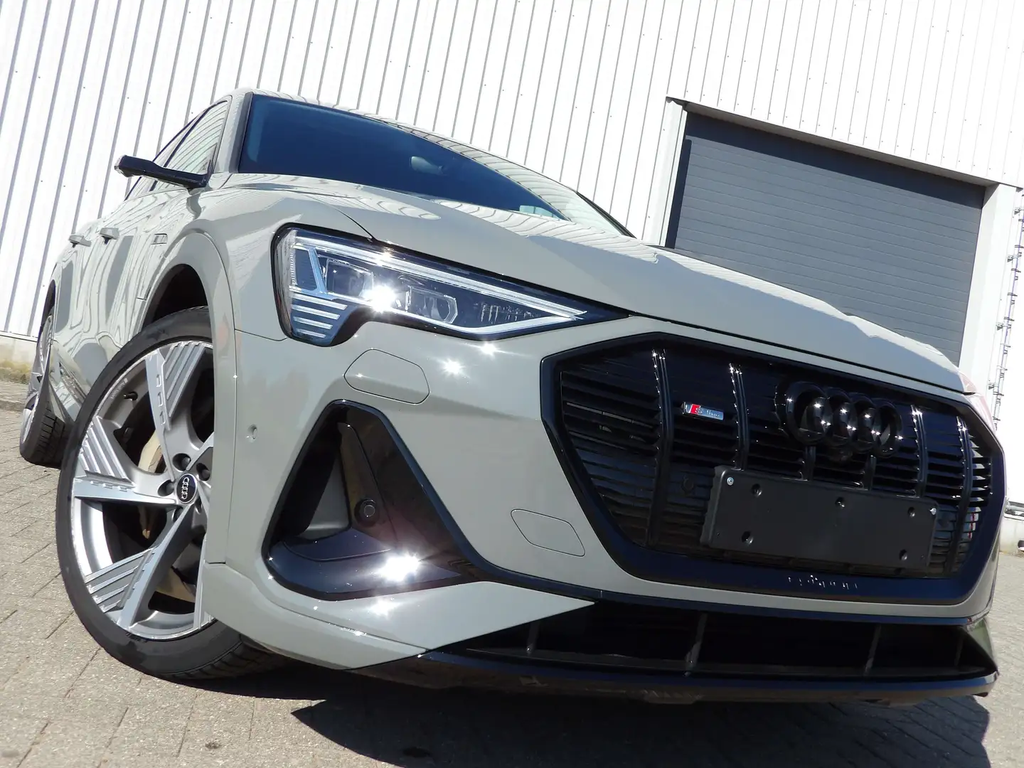 Audi e-tron e-tron Sportback 55 quattro S line met luchtvering Серый - 1