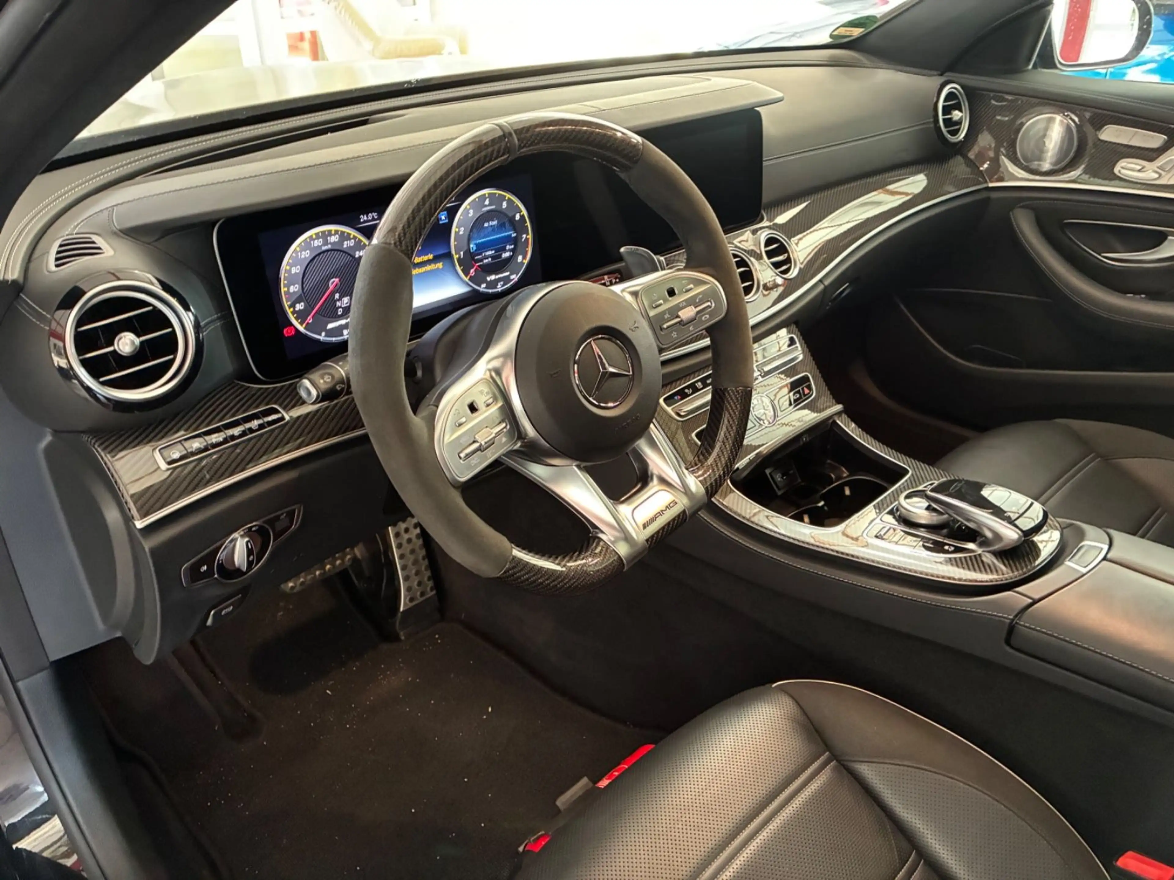 Mercedes-Benz E 63 AMG S-612 HP-Schwarz-Matt-Foliert-Voll-AMG- — photo 13