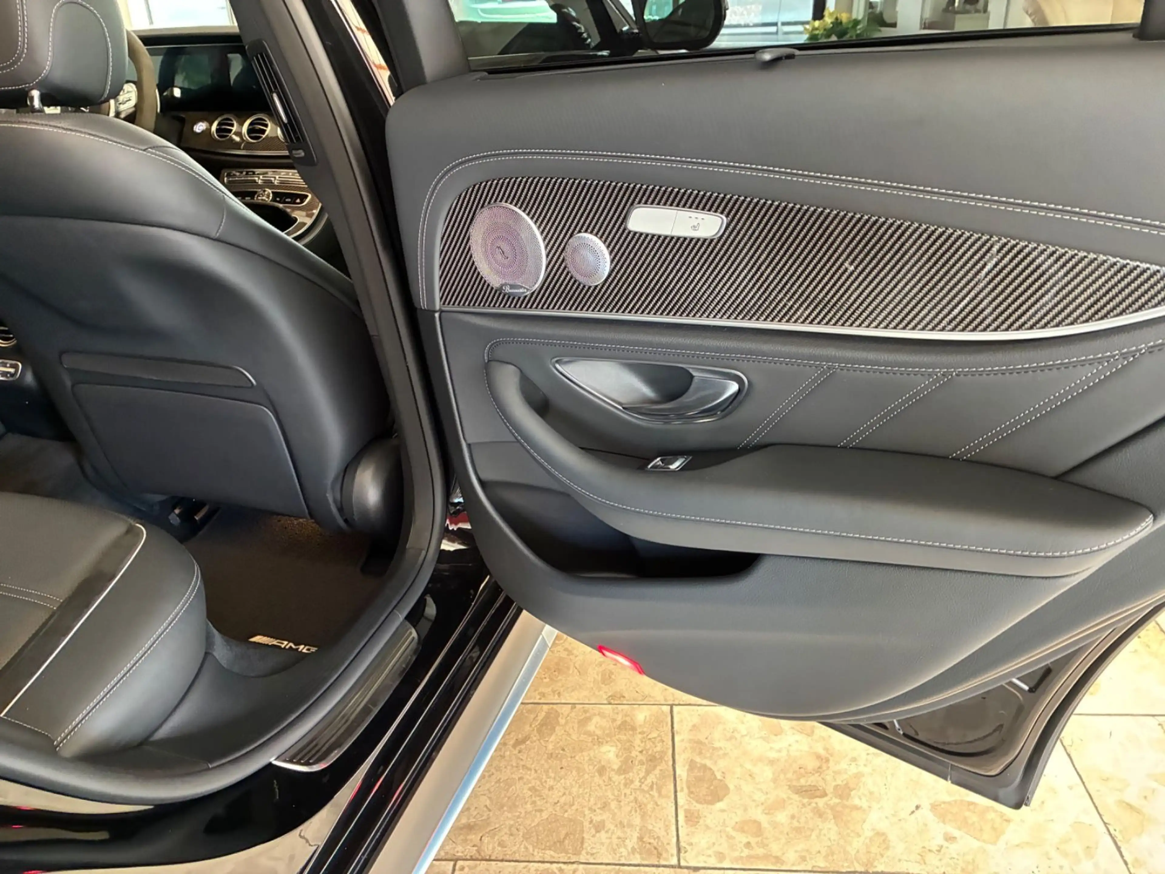 Mercedes-Benz E 63 AMG S-612 HP-Schwarz-Matt-Foliert-Voll-AMG- — photo 21