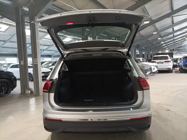 Volkswagen Tiguan view 6