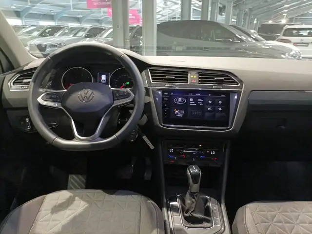 Volkswagen Tiguan view 9