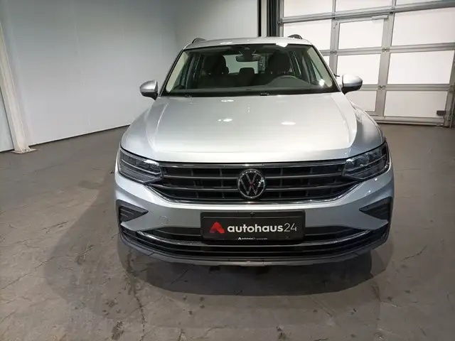 Volkswagen Tiguan view 2
