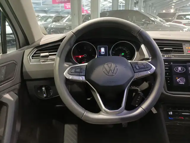Volkswagen Tiguan view 10