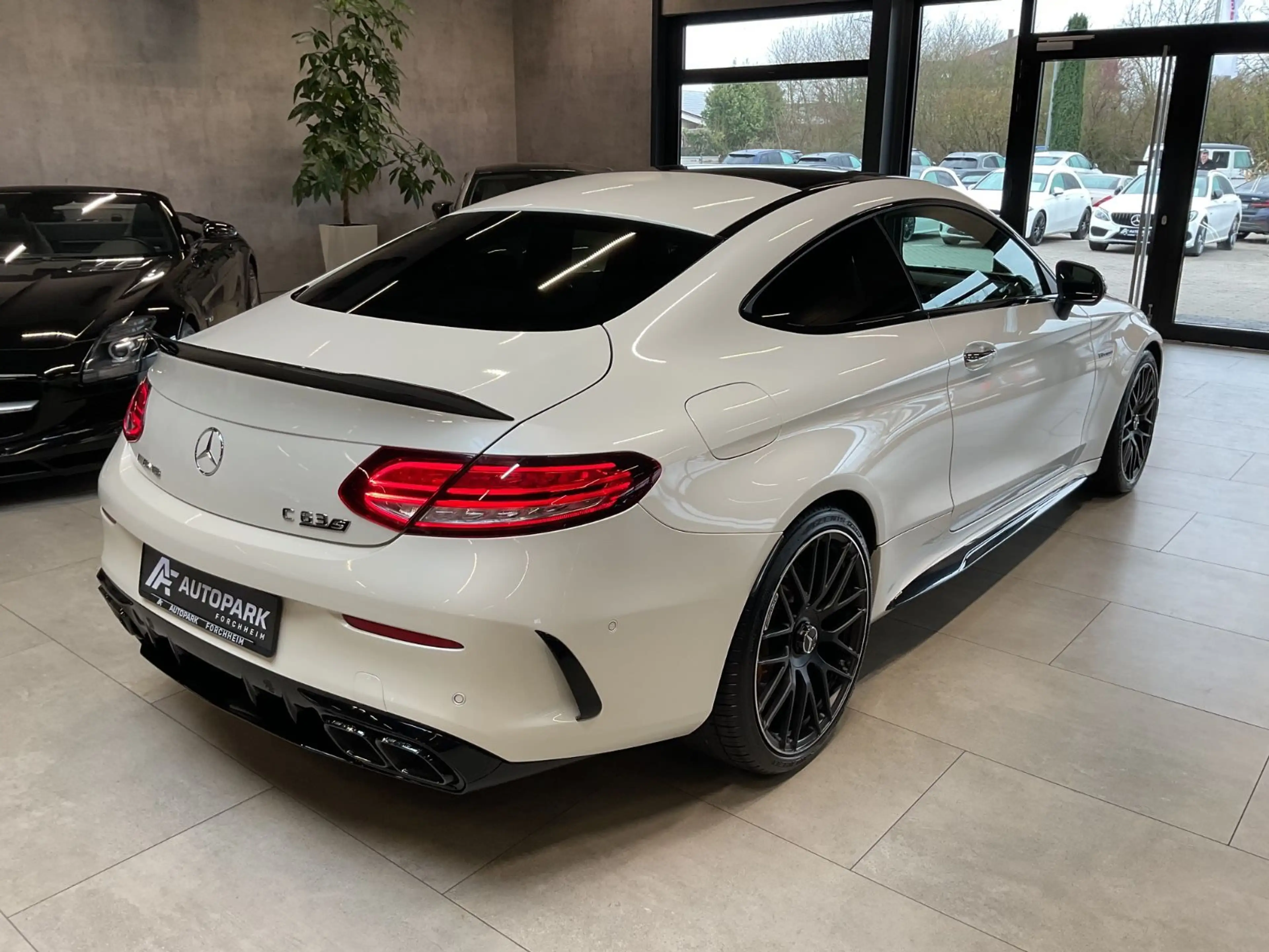 Mercedes-Benz C 63 AMG C 63 S AMG HuD Multibeam Pano AMG Sitze 360° 20" — photo 4