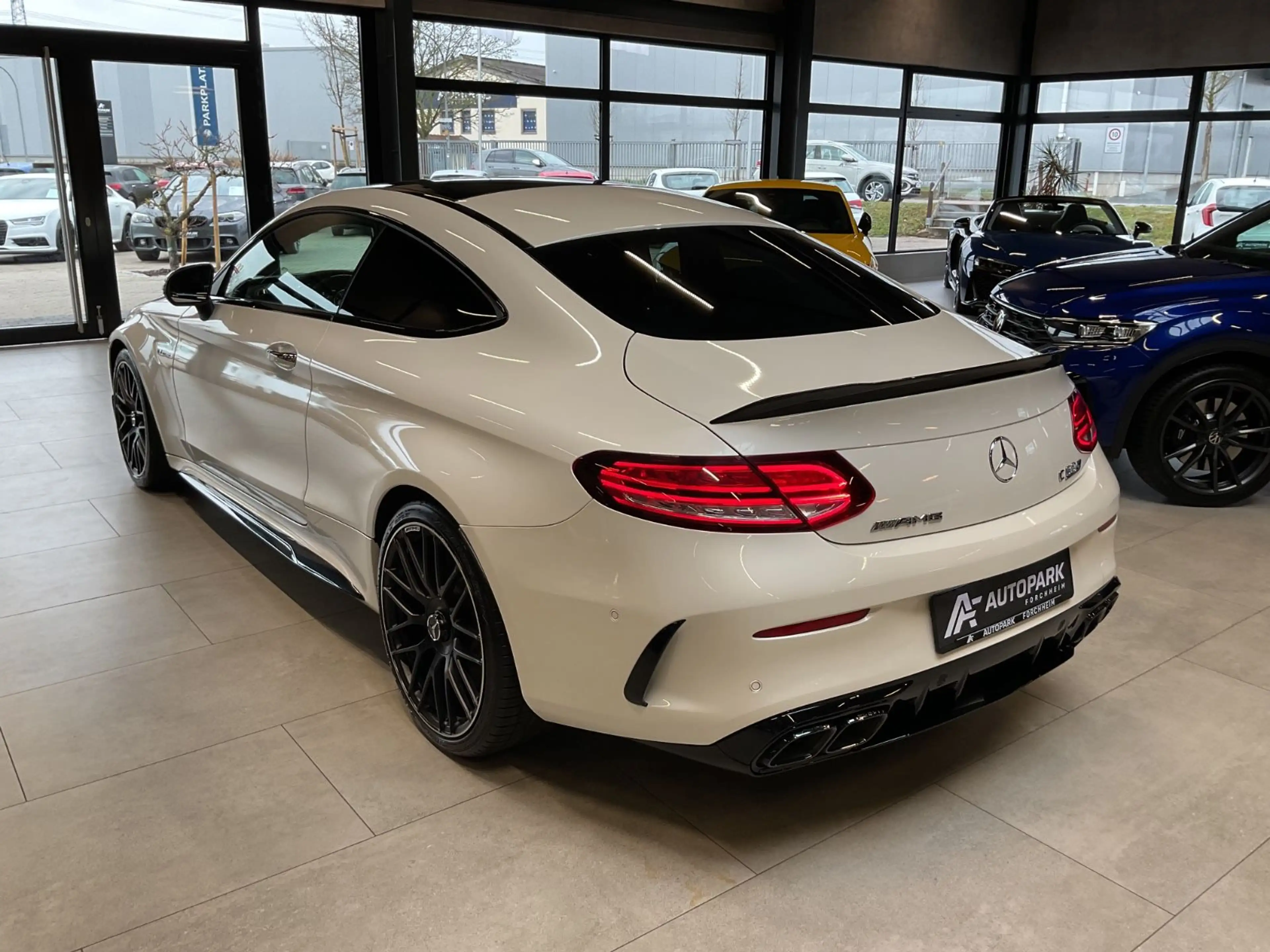 Mercedes-Benz C 63 AMG C 63 S AMG HuD Multibeam Pano AMG Sitze 360° 20" — photo 6