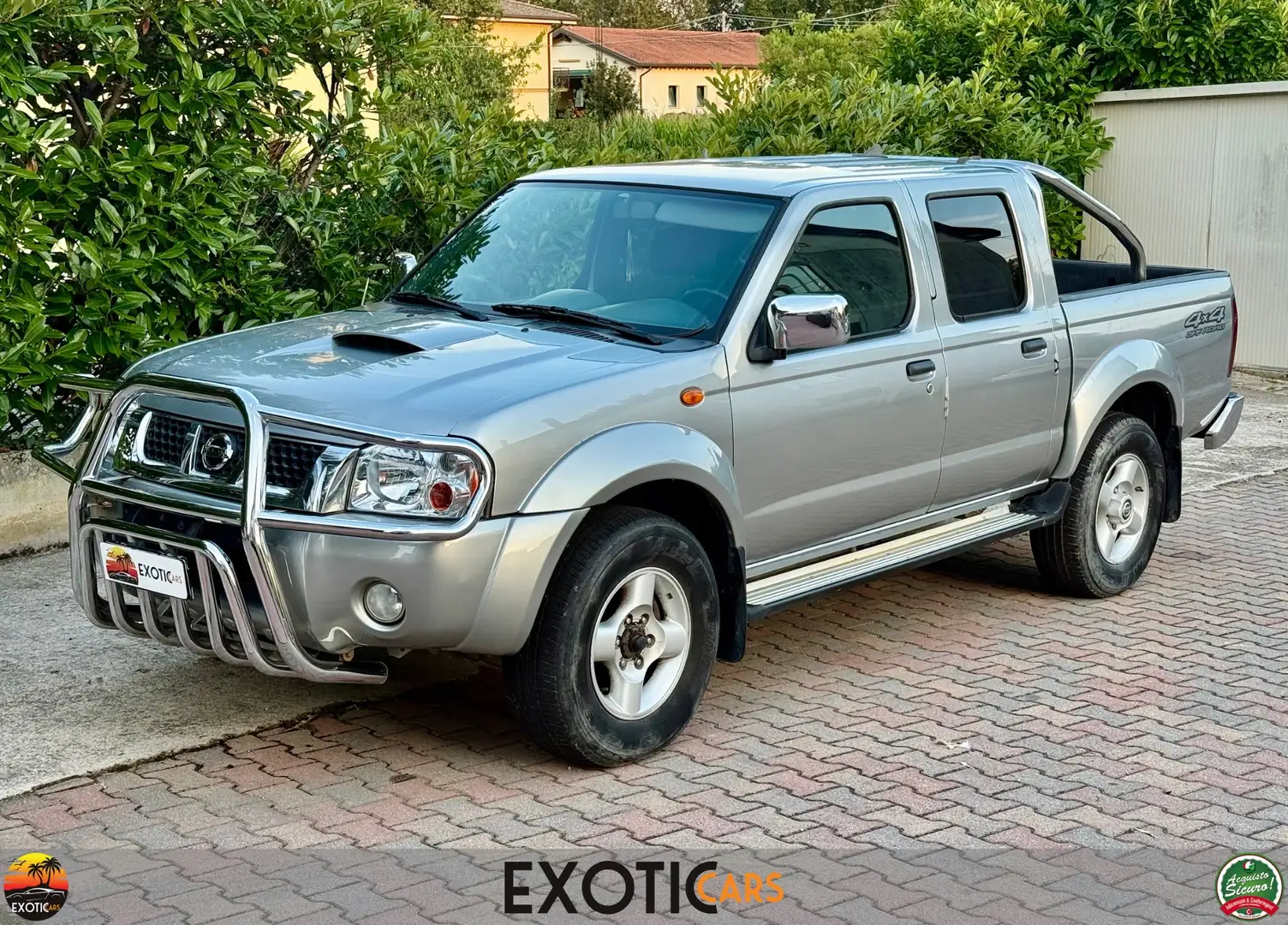 Nissan Navara 2.5 DIESEL BULLBAR A LIBRETTO - UNICOPROPRIETARIO Argento - 1