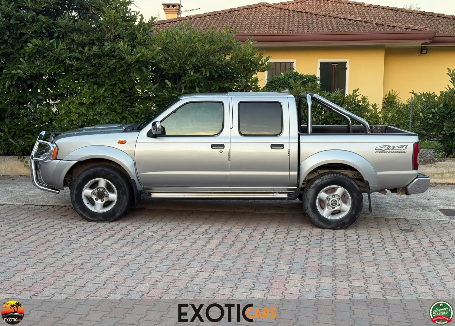 Nissan Navara 2.5 DIESEL BULLBAR A LIBRETTO - UNICOPROPRIETARIO Argento - 2