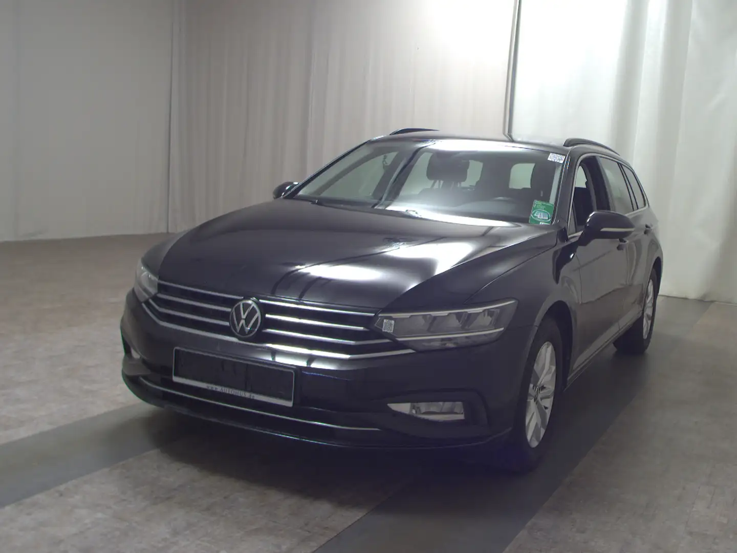 Volkswagen Passat Var. 1.5 TSI Business Navi LED RFK Shz Schwarz - 2