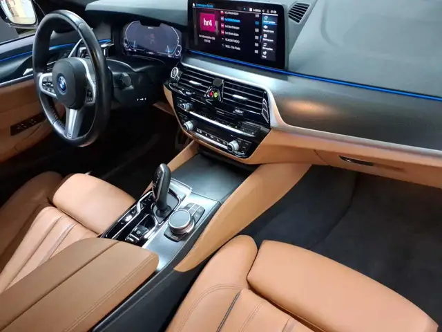 BMW 5 Series view 9