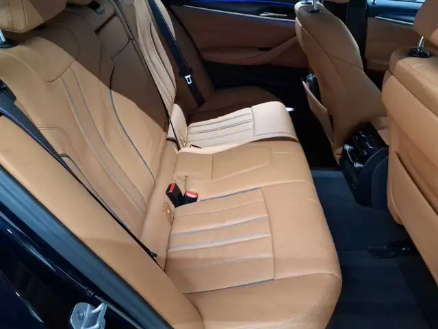 BMW 5 Series view 14