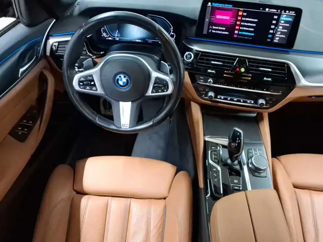 BMW 5 Series view 10