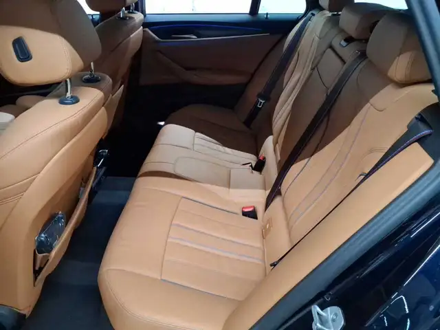 BMW 5 Series view 13