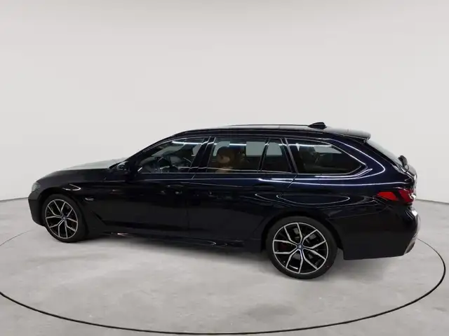 BMW 5 Series view 6