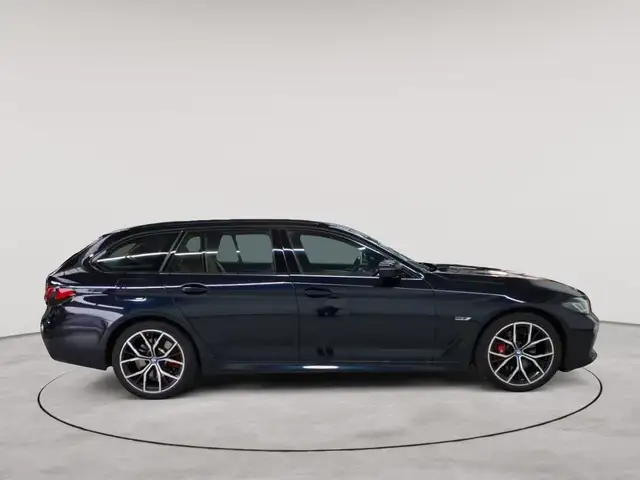 BMW 5 Series view 3