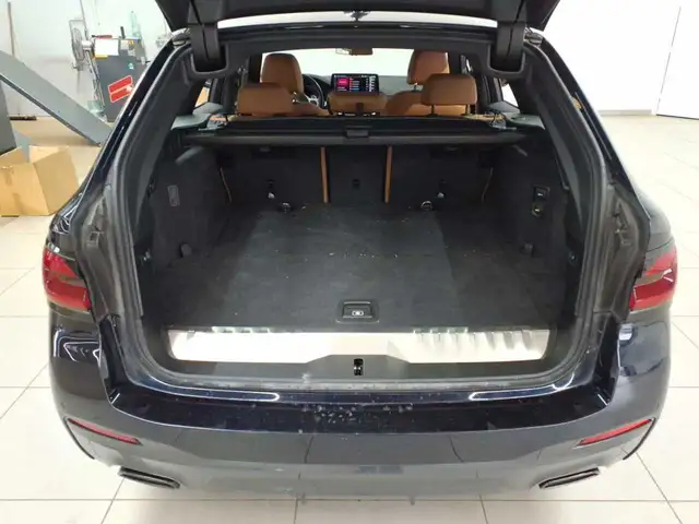BMW 5 Series view 15