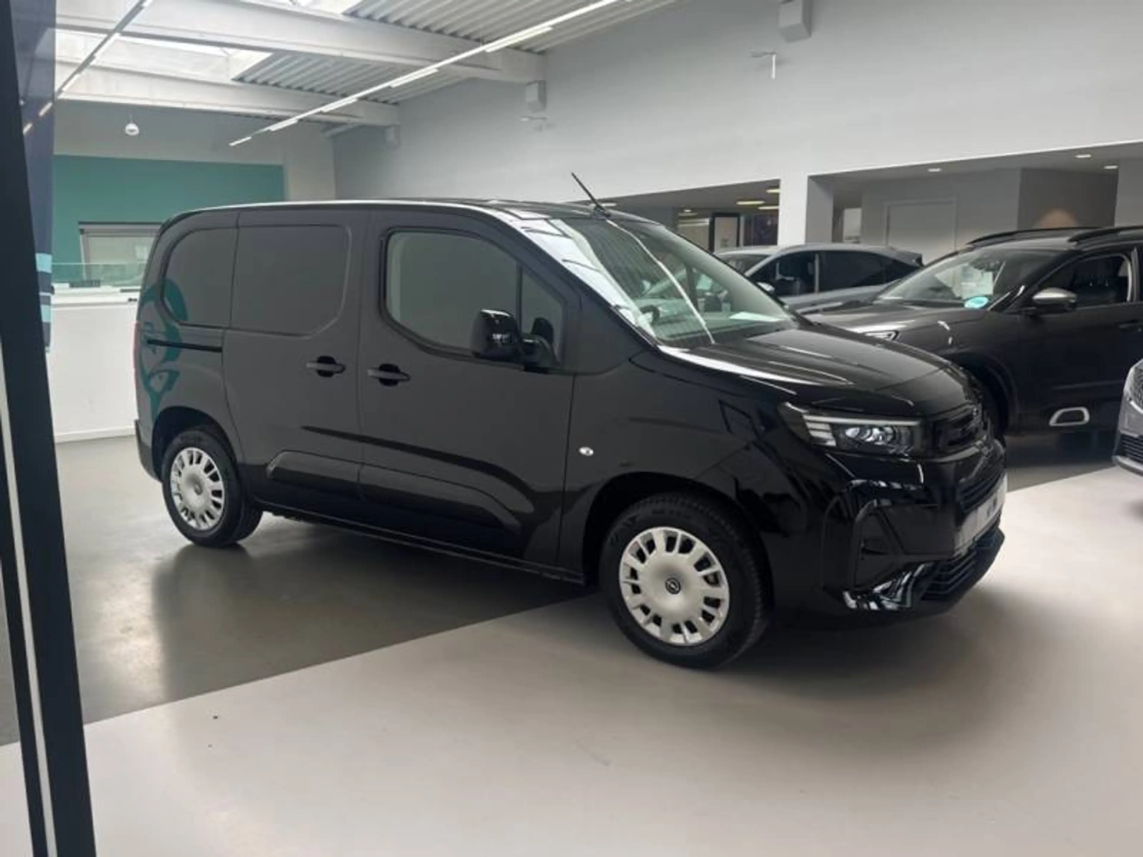 Opel Combo 4 L1H1 Light 1.5 Turbo D 100 S/S MT6 - — photo 4