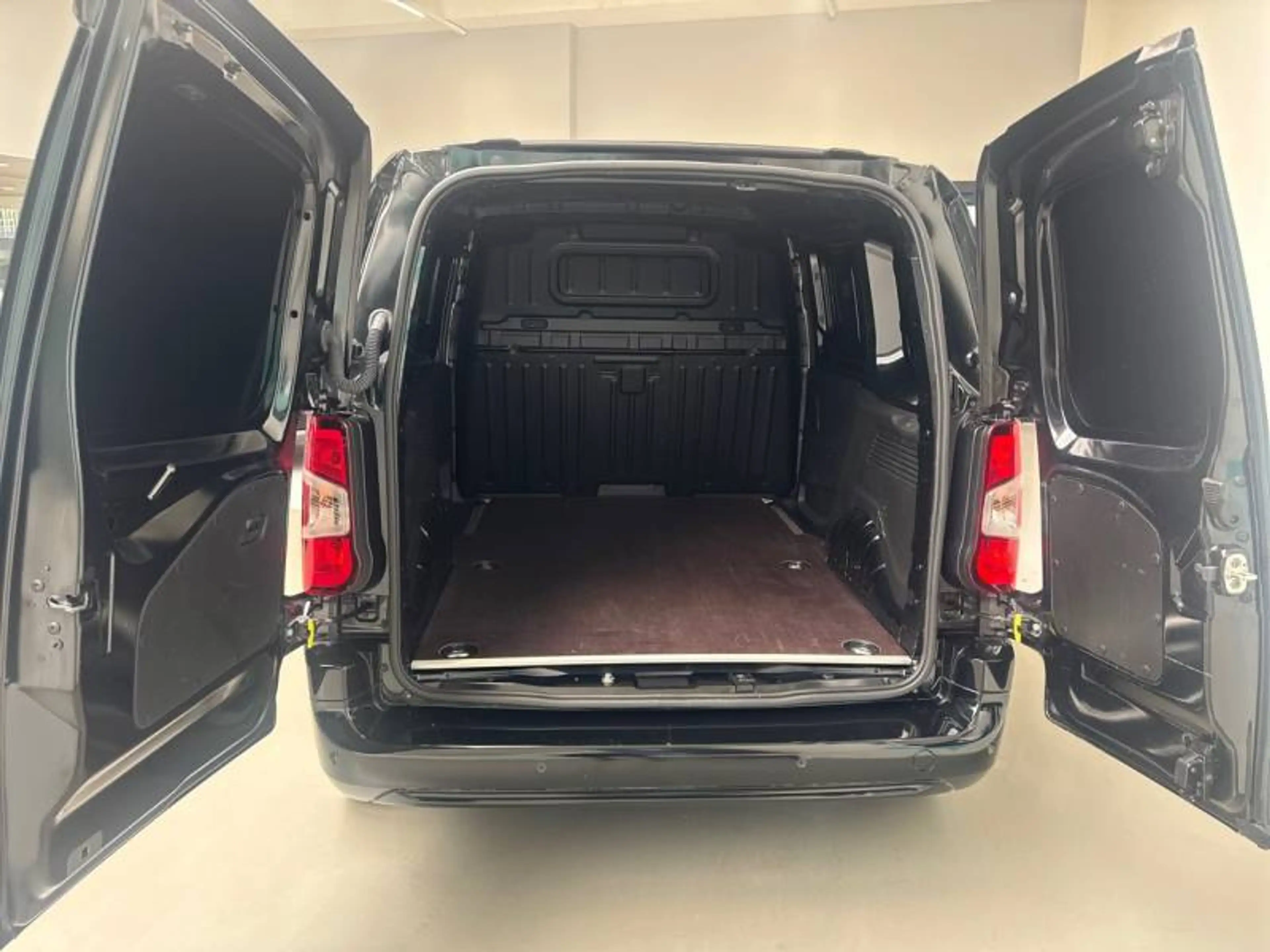 Opel Combo 4 L1H1 Light 1.5 Turbo D 100 S/S MT6 - — photo 6