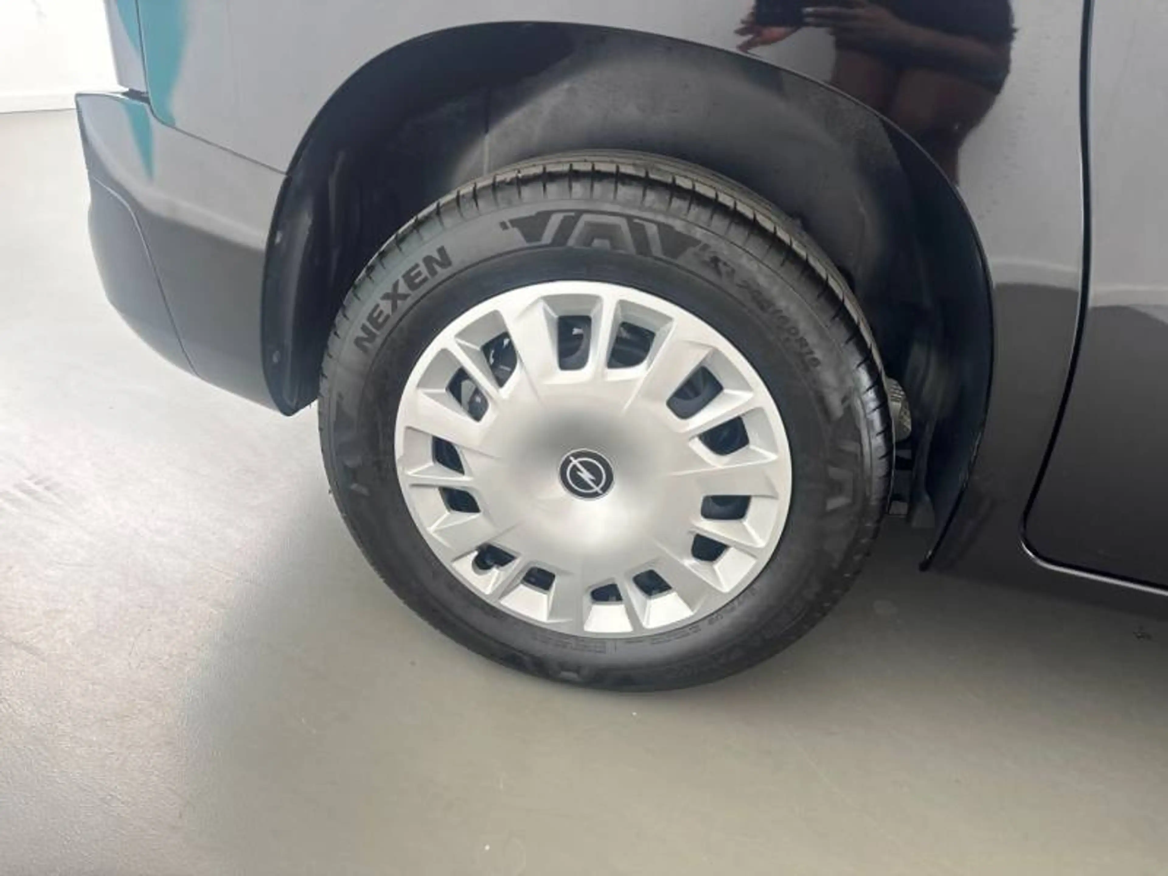 Opel Combo 4 L1H1 Light 1.5 Turbo D 100 S/S MT6 - — photo 11
