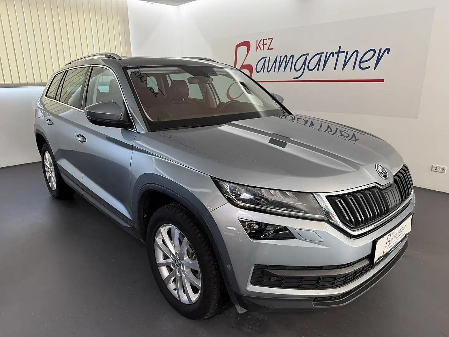 Skoda Kodiaq 2,0TDI DSG Style 7-SITZE *LED*NAVI*ACC*AHK*PANO... Grau - 1