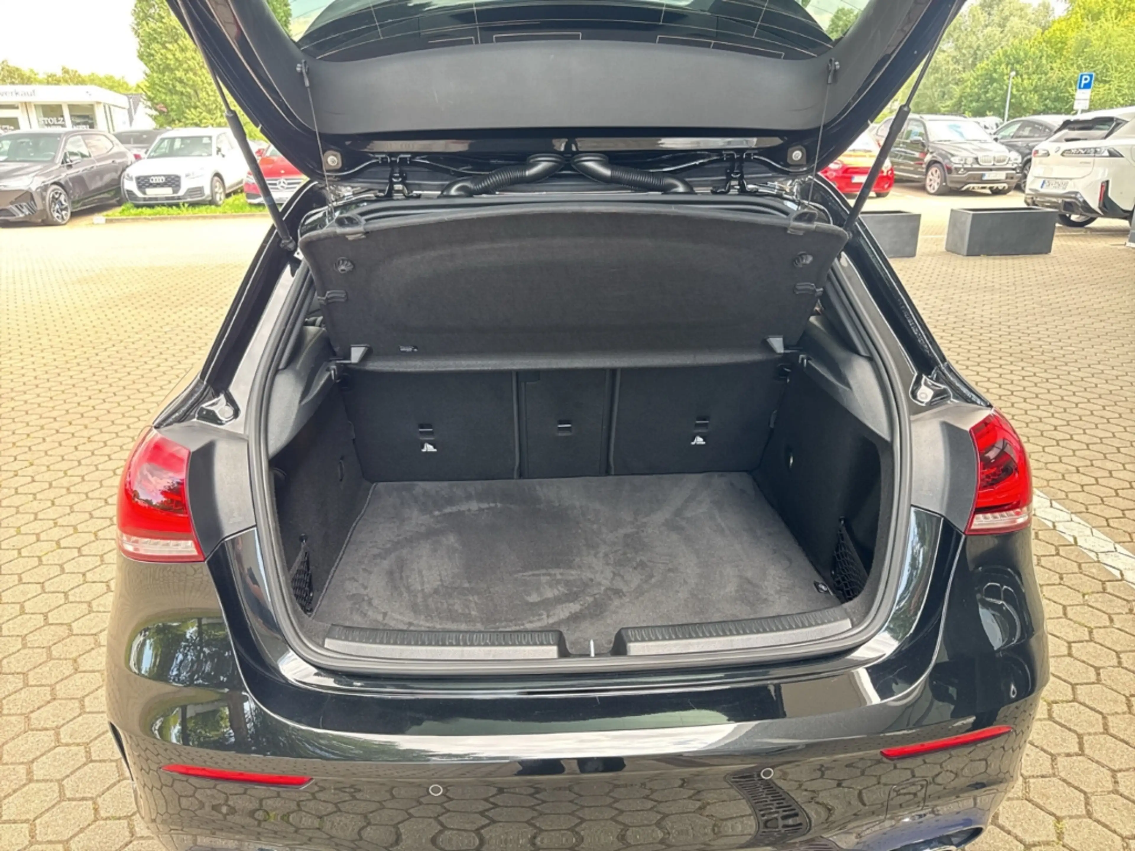 Mercedes-Benz A 35 AMG 4Matic/HUD/StandHZG/AHK/Burmester Sound — photo 15