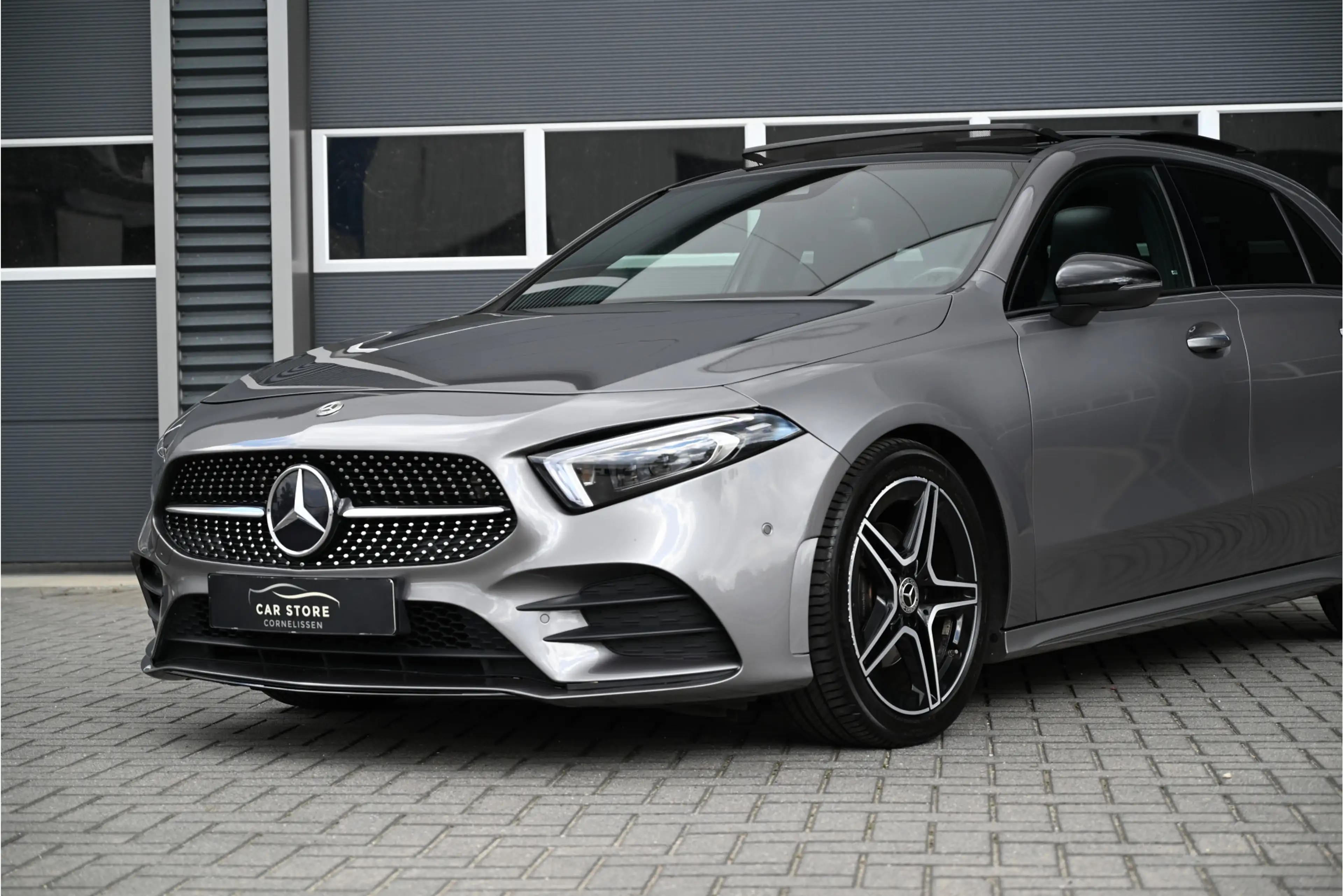 Mercedes-Benz A 200 AMG / PANO / NIGHT / SFEERVERLICHTING / MEMORY / L — photo 6
