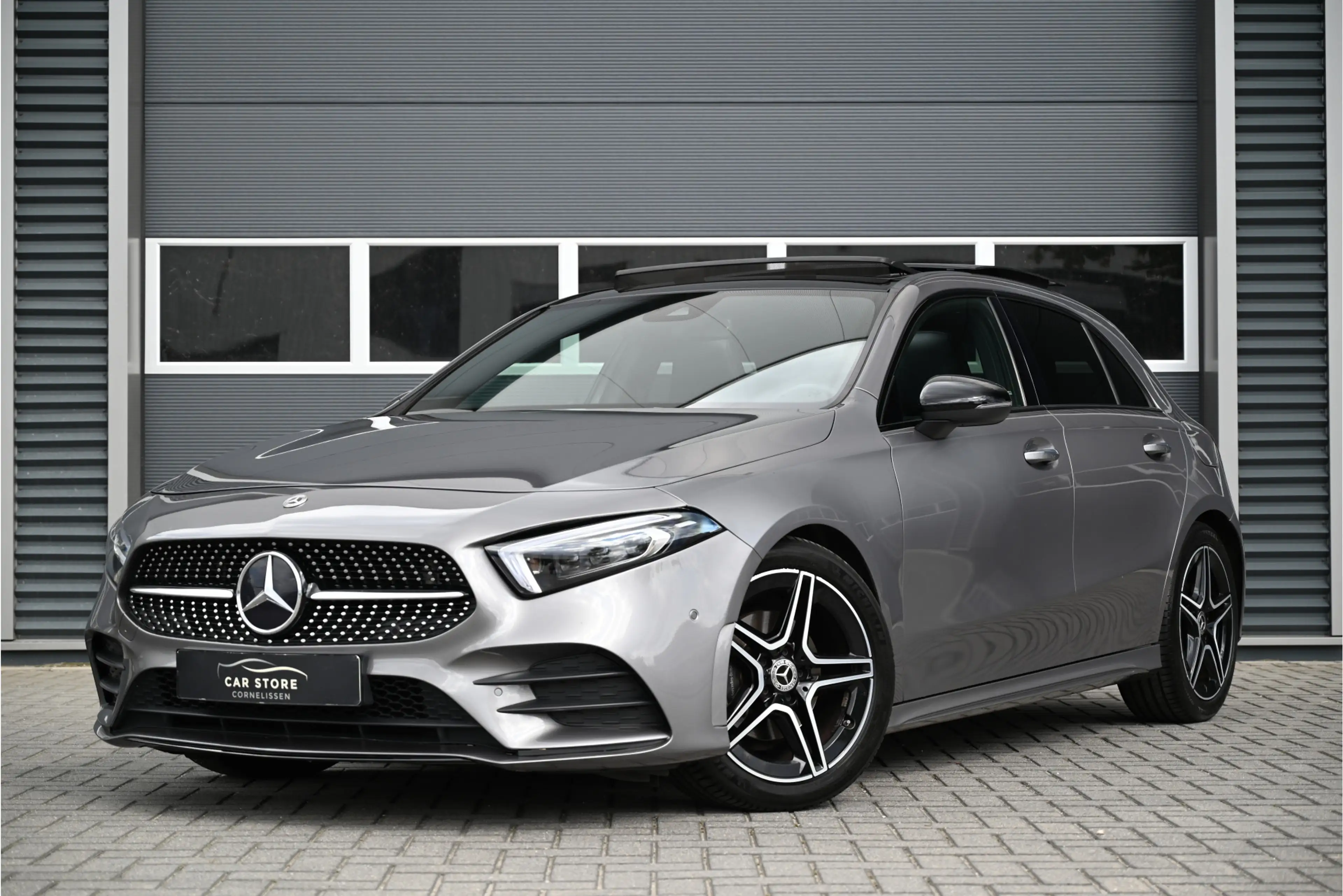 Mercedes-Benz A 200 AMG / PANO / NIGHT / SFEERVERLICHTING / MEMORY / L