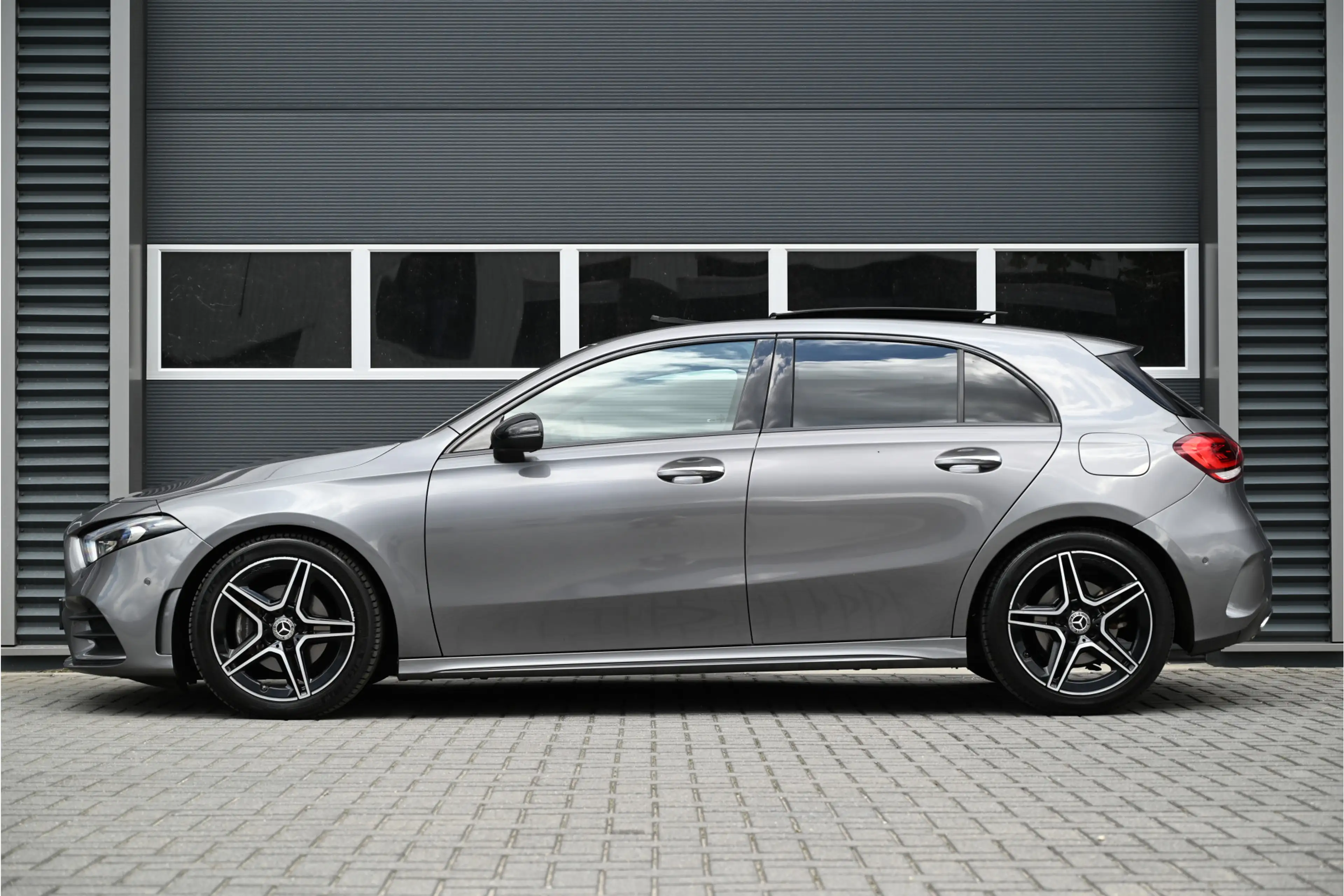 Mercedes-Benz A 200 AMG / PANO / NIGHT / SFEERVERLICHTING / MEMORY / L — photo 5