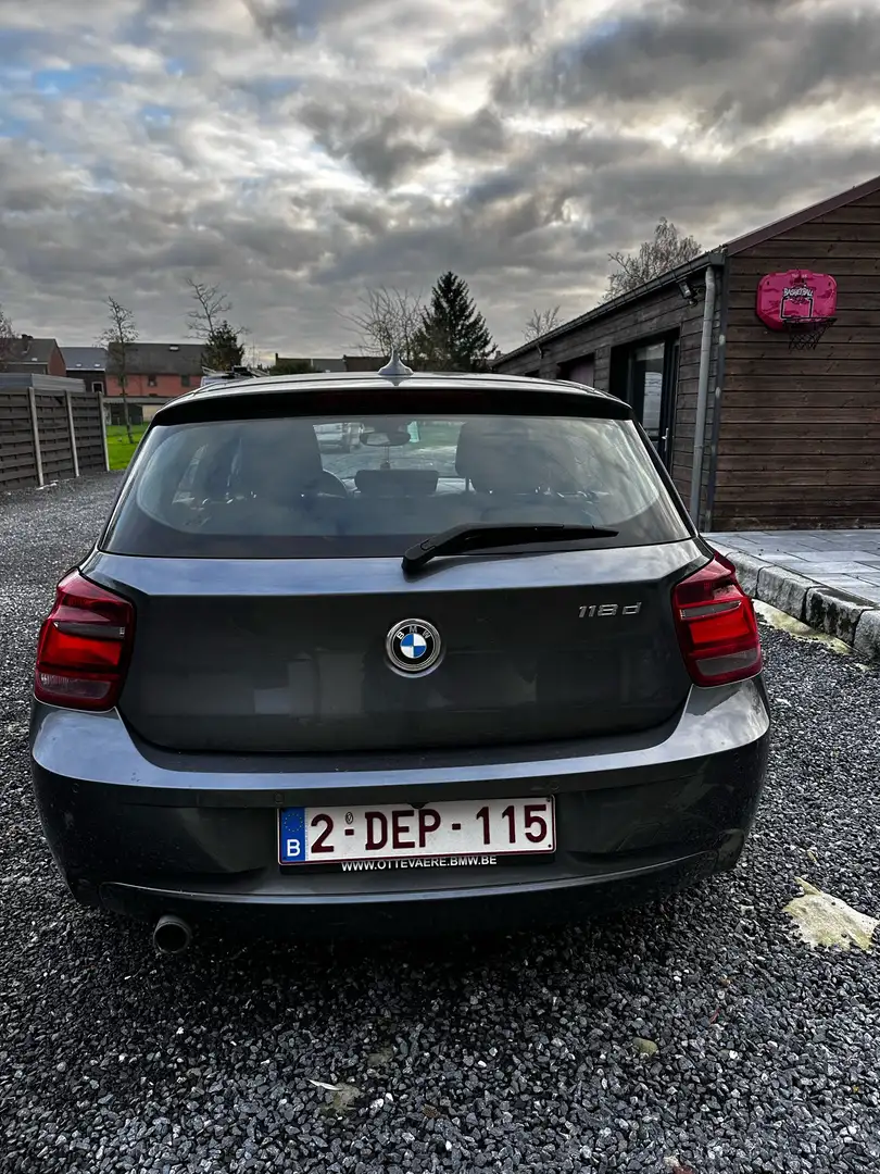 BMW 118 d Grijs - 2