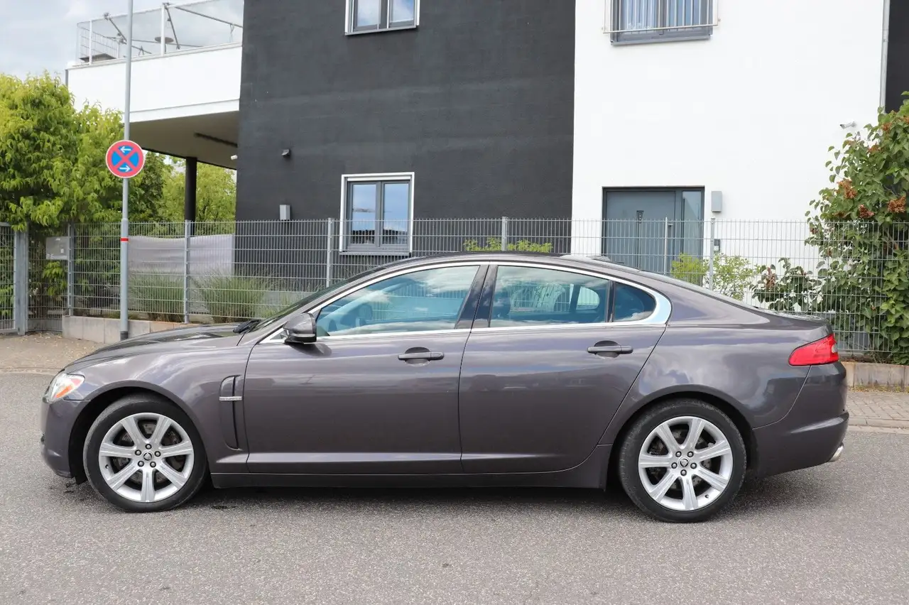 Jaguar XF