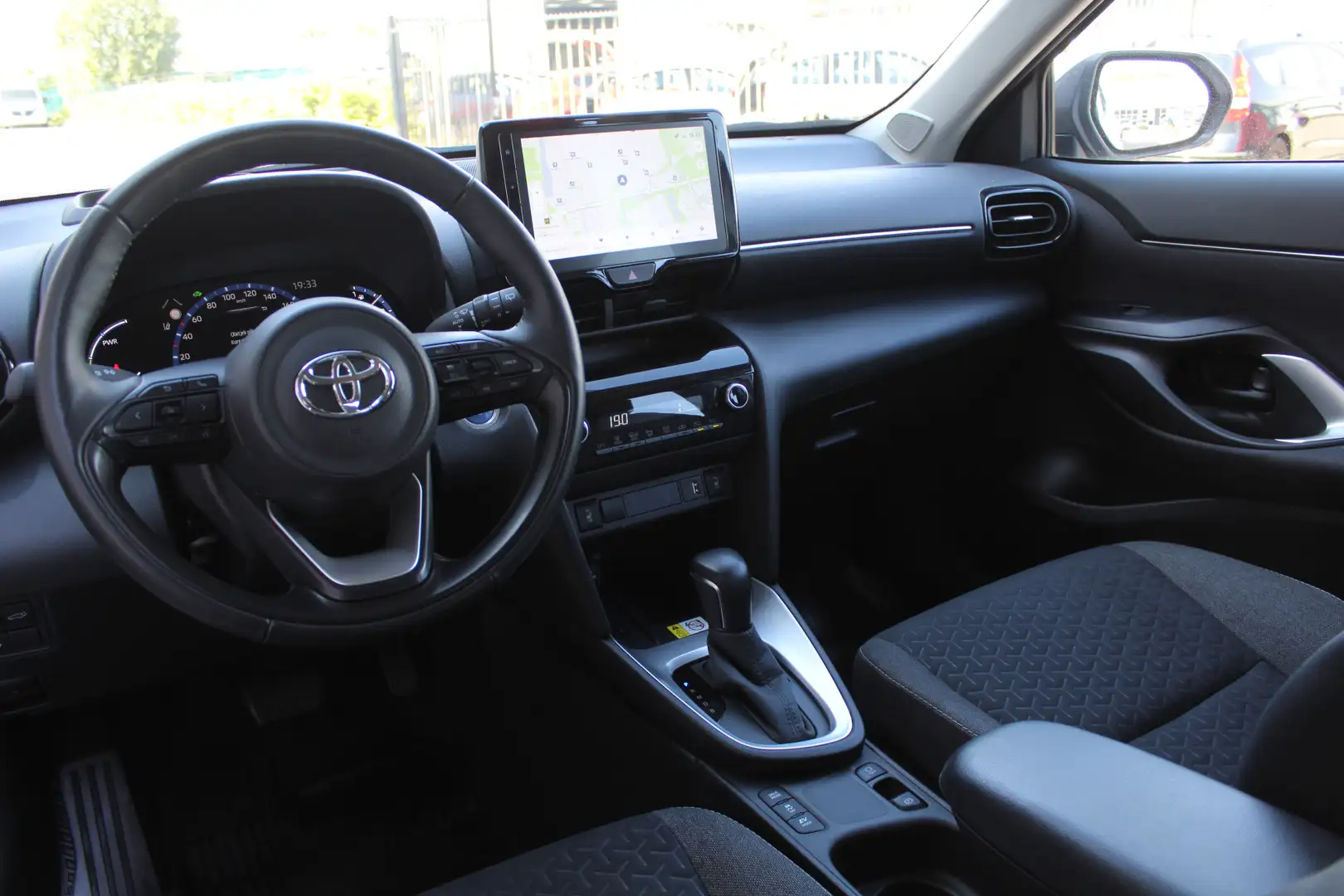Toyota Yaris Cross 1.5 Hybrid Dynamic Special | Rijklaar | Parelmoer Weiß - 2