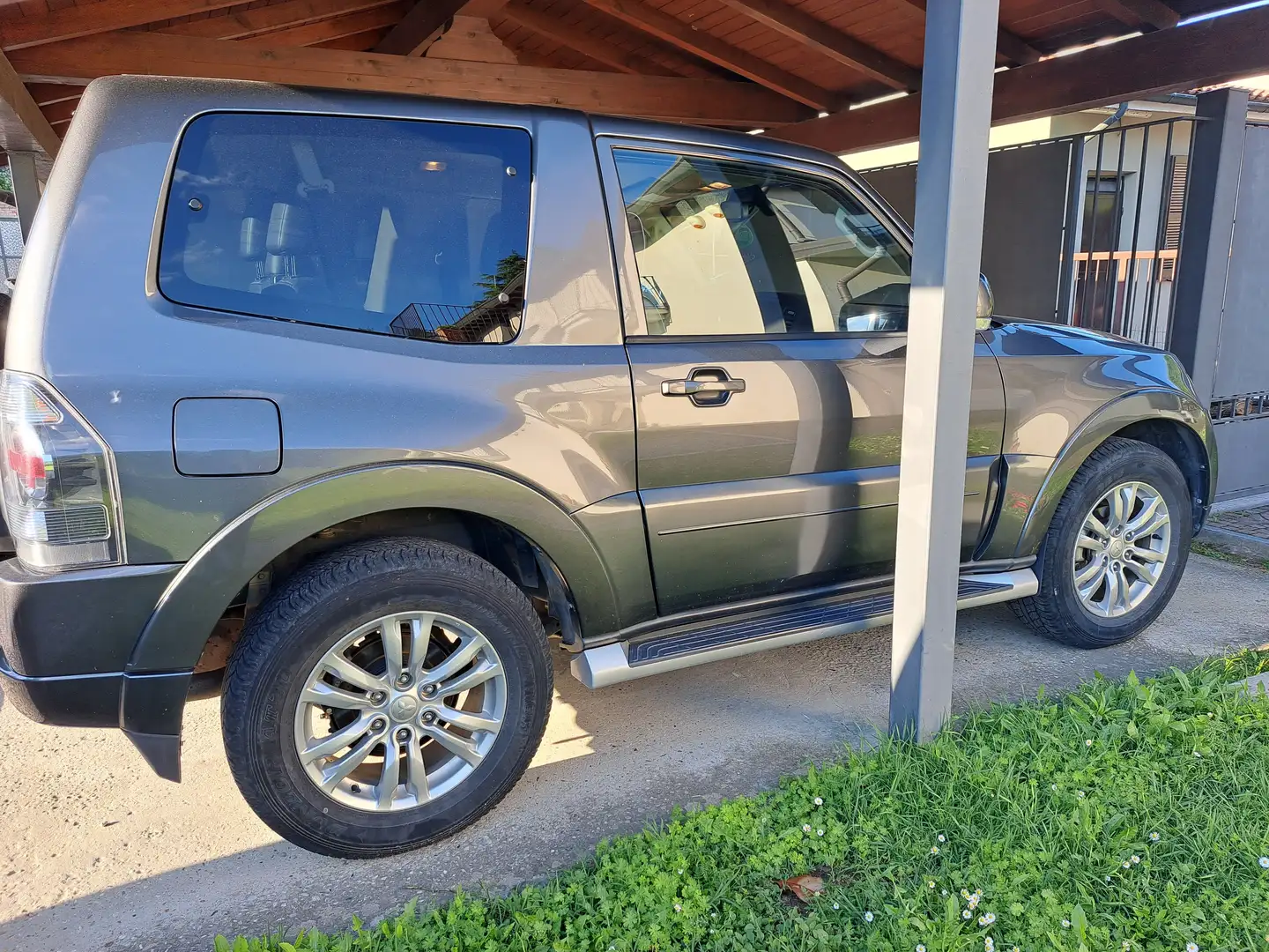 Mitsubishi Pajero Pajero+3.2+cr+Intense+200cv+3p Gris - 1