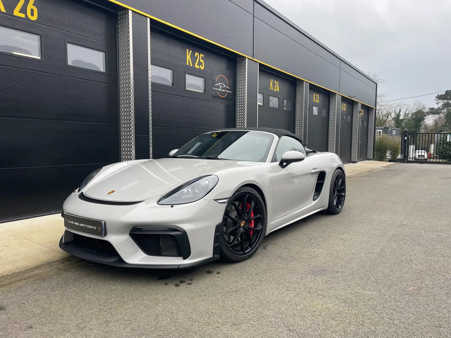 Porsche 718 Spyder 4.0i 420 ch Gris - 2
