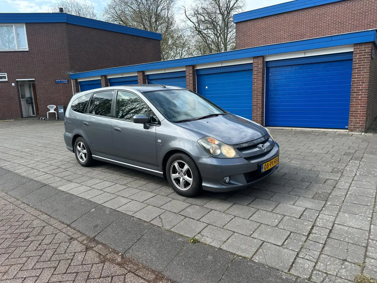 Honda Stream 2.0i ES Sport MPV Airco Trekhaak NW APK Grau - 1