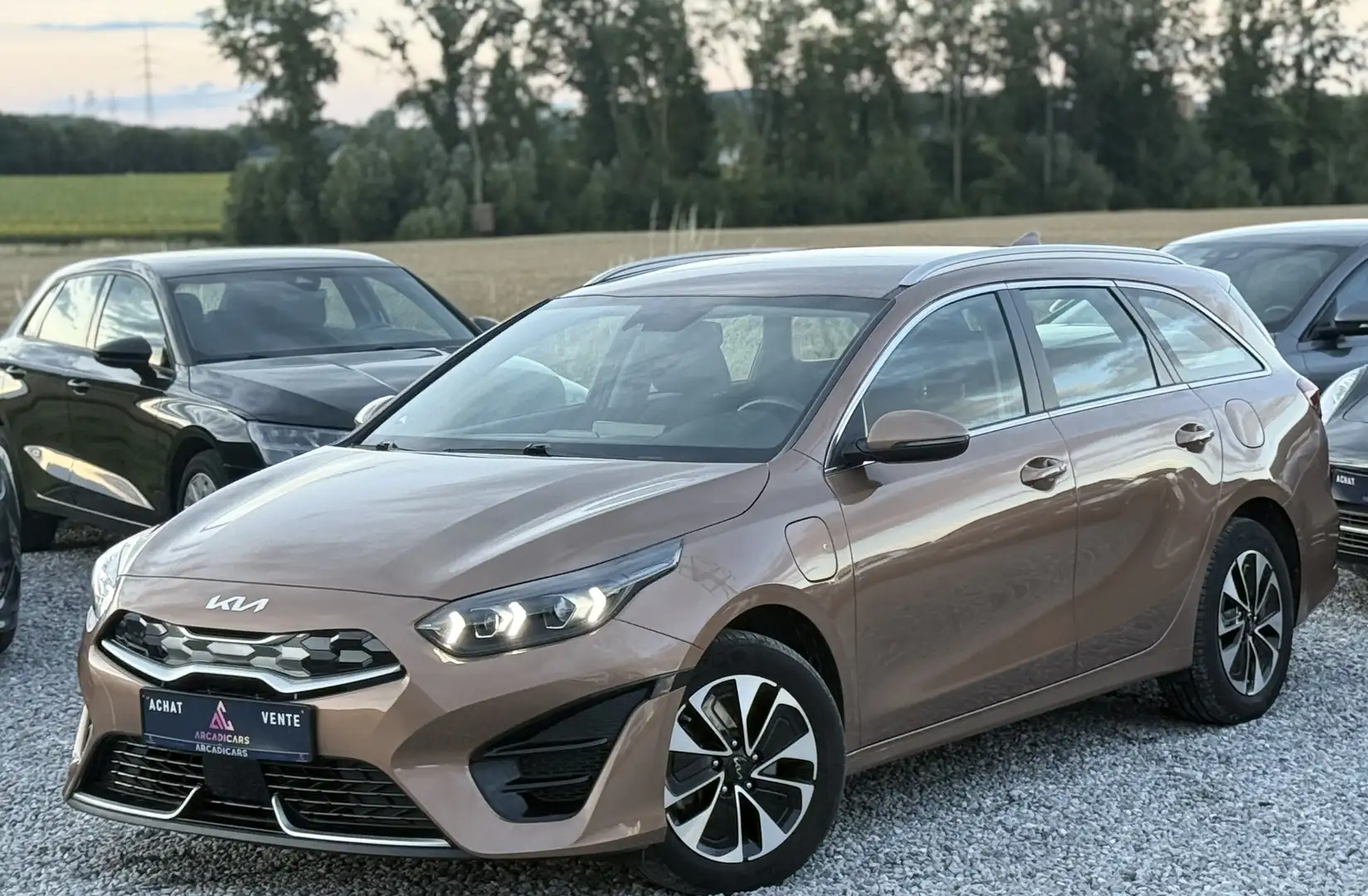 Kia Ceed SW / cee'd SW 1.6 GDi PHEV PRESTIGE - CARNET COMPLET - TVAC Goud - 1