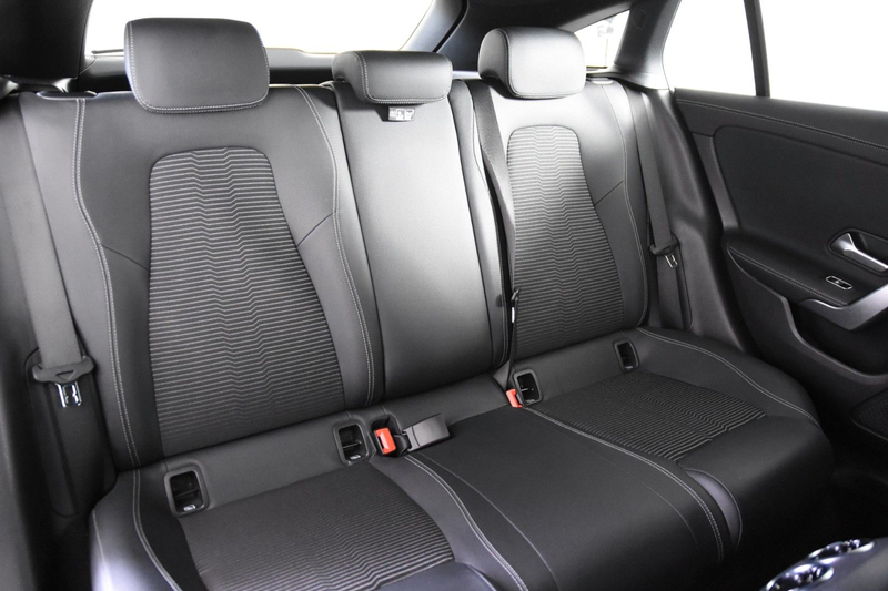 Mercedes-Benz CLA 180 *1.Hand*T-Leder*Kamera*Navi* — photo 10