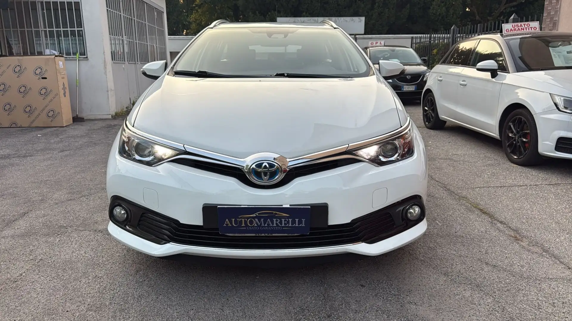 Toyota Auris Auris II 2015 Touring Sports 1.8h Active cvt my17 Bianco - 2