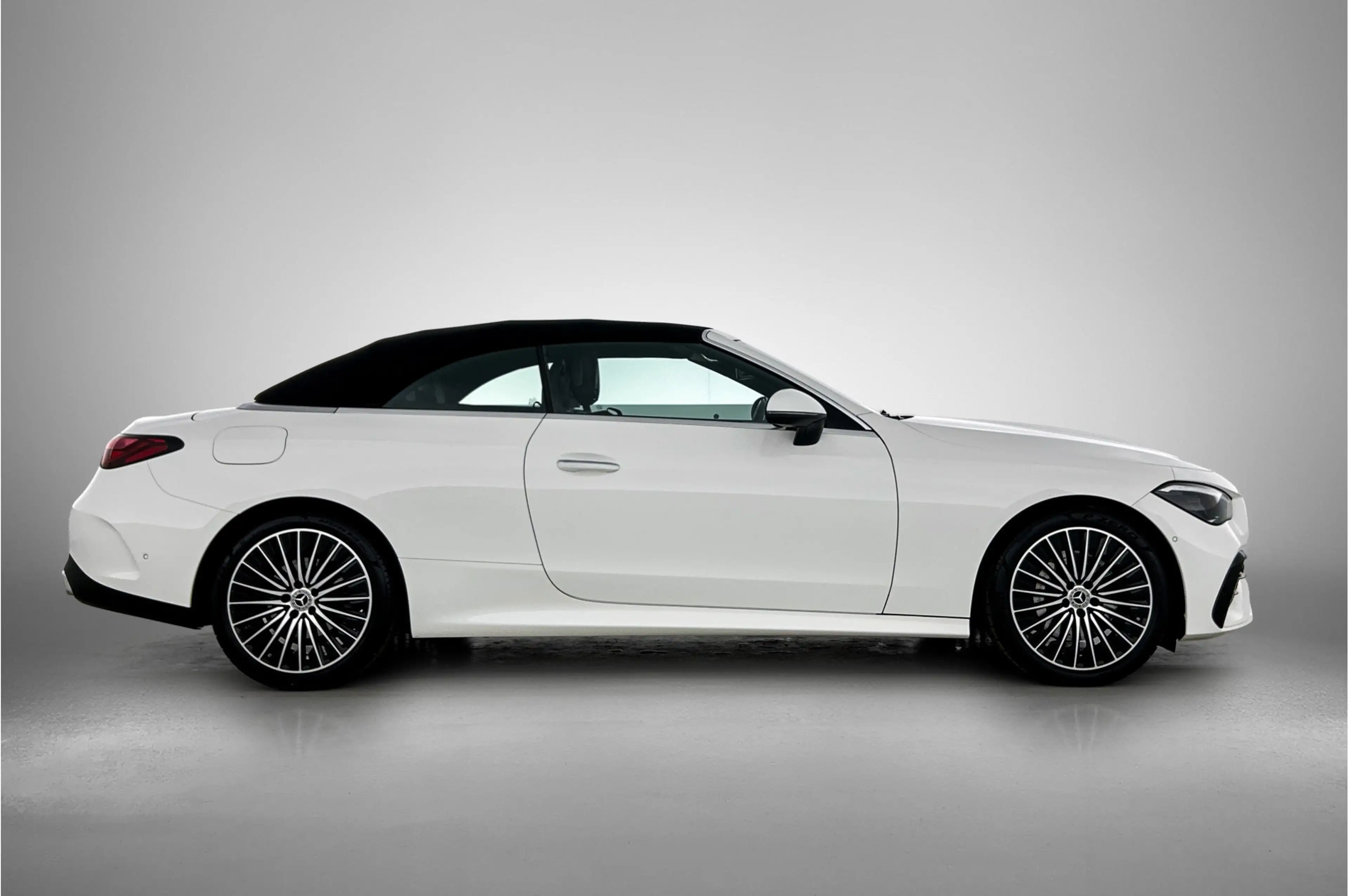 Mercedes-Benz CLE 180 Cabriolet AMG Line | Airscarf | Aircap | Memory | — photo 12