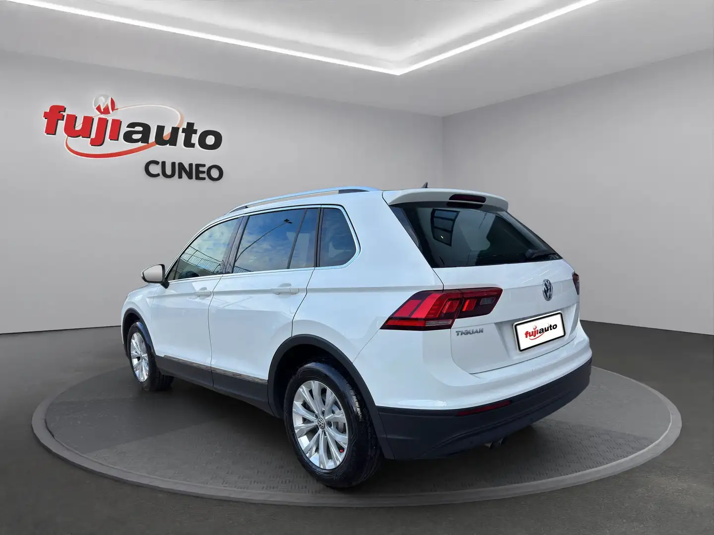 Volkswagen Tiguan Tiguan 1.6 tdi Business 115cv Weiß - 2