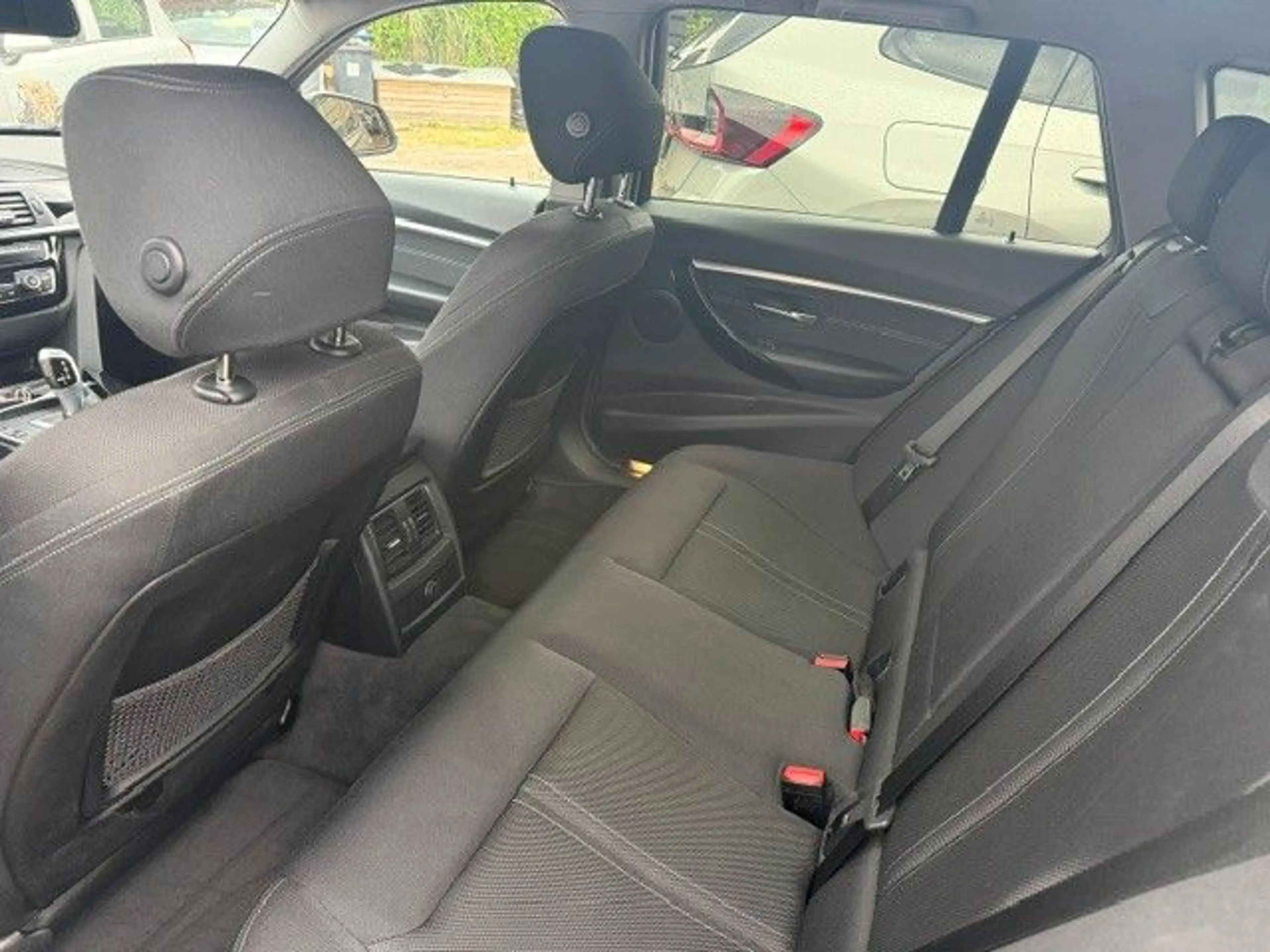 BMW 318 D Touring Sport Line — photo 11