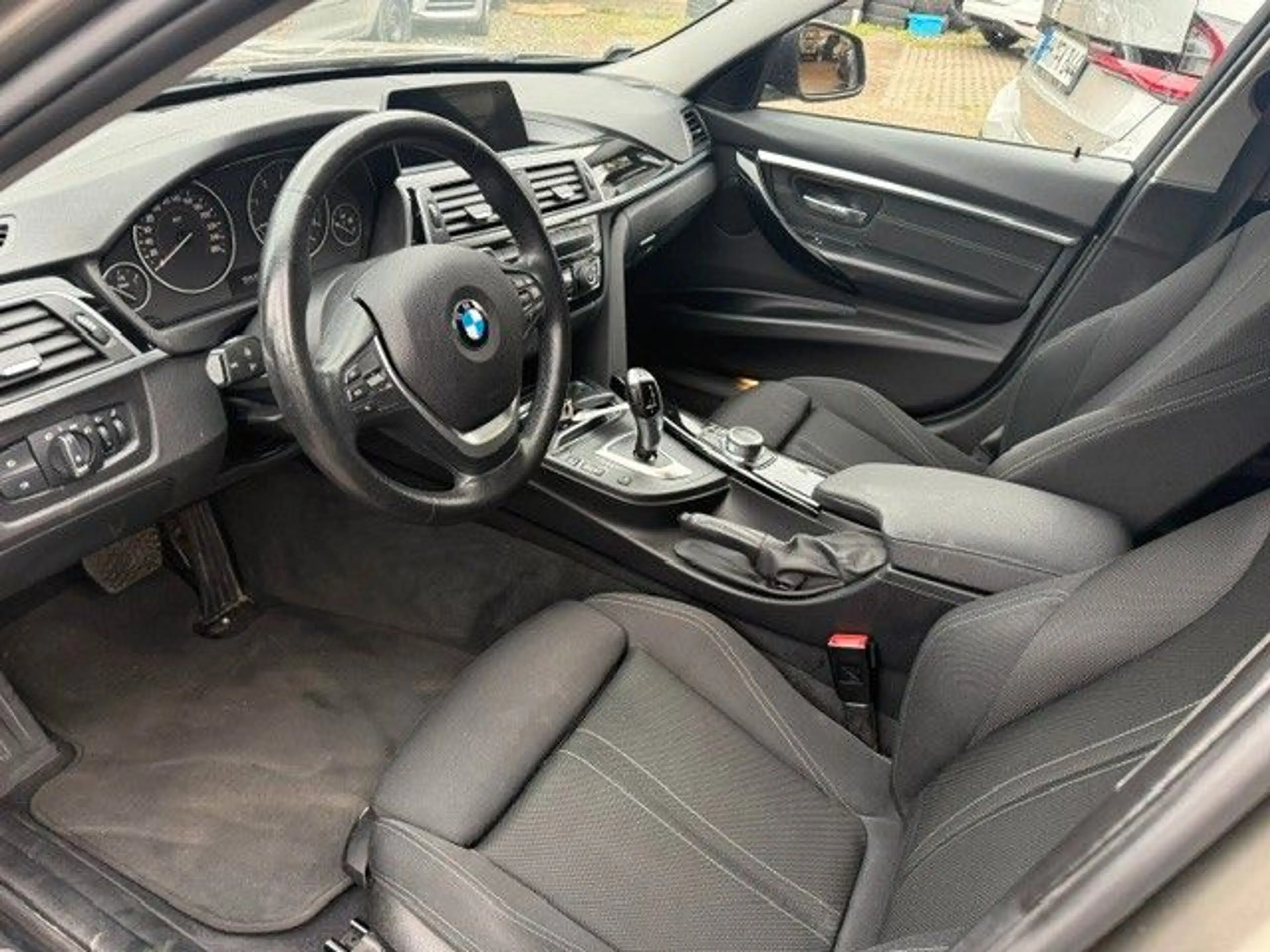 BMW 318 D Touring Sport Line — photo 9