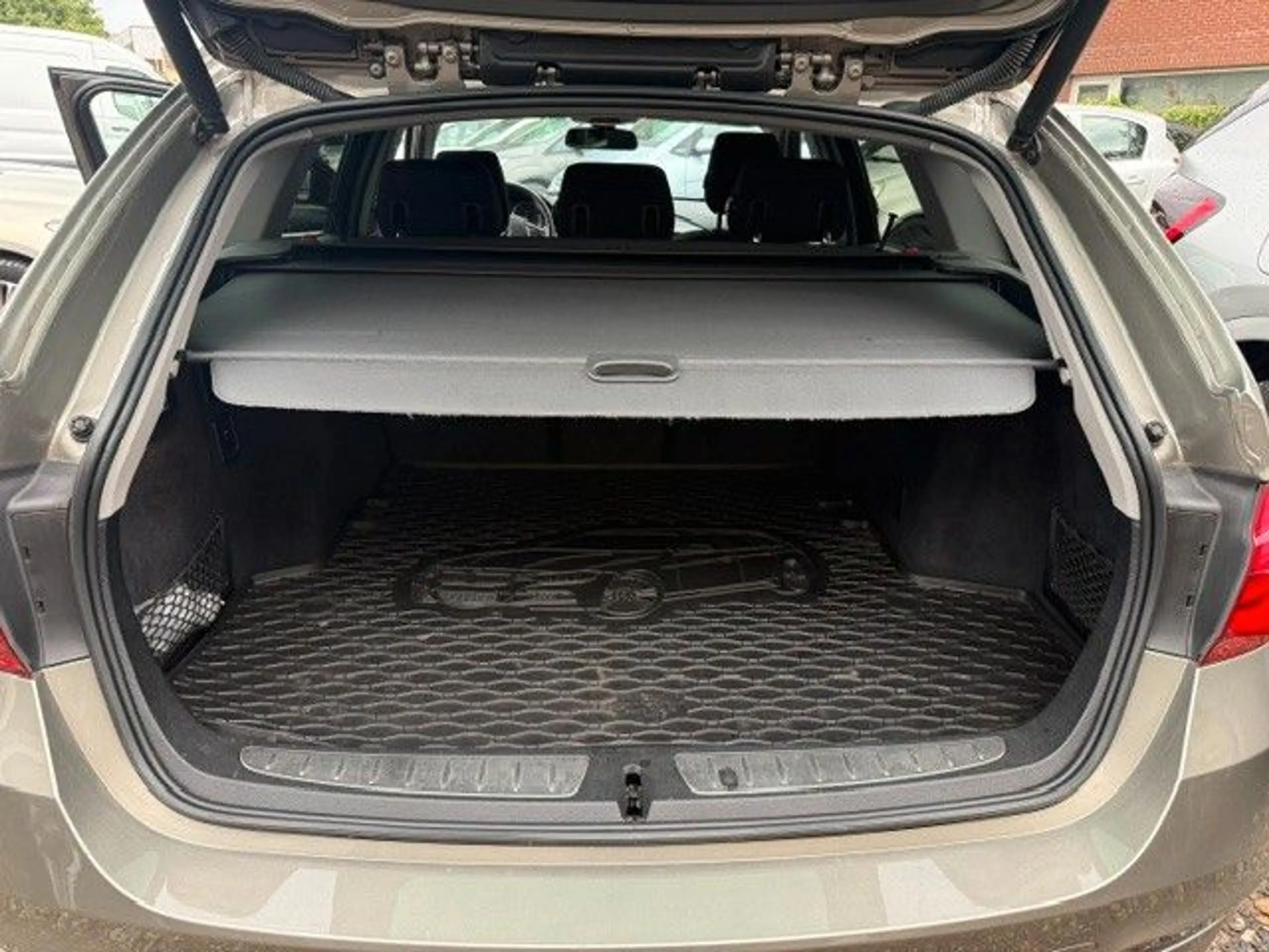 BMW 318 D Touring Sport Line — photo 13