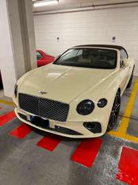 Continental GTC 4.0 V8 550cv auto