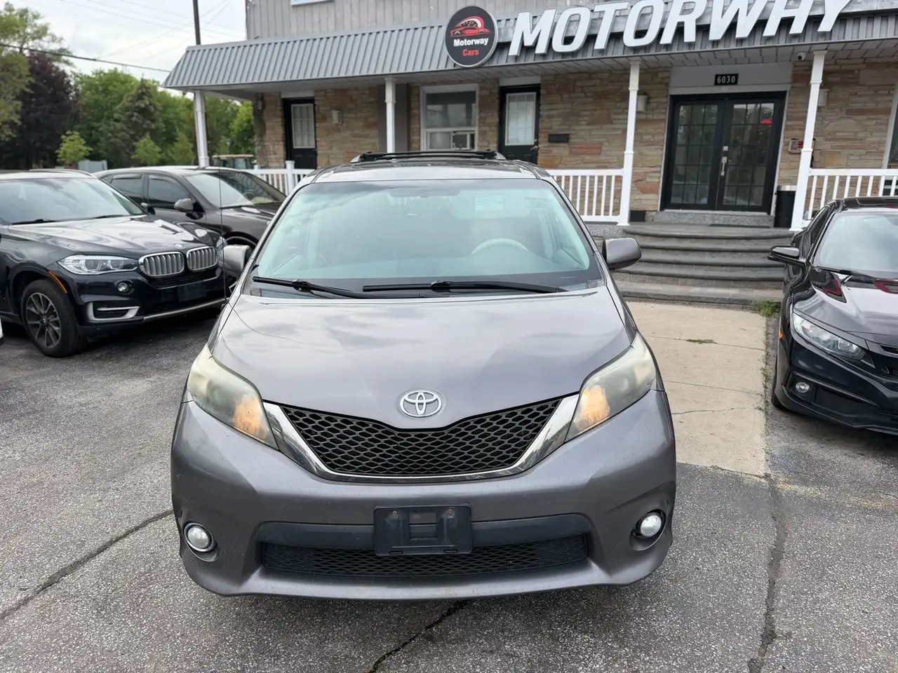 Toyota Sienna photo Toyota Sienna